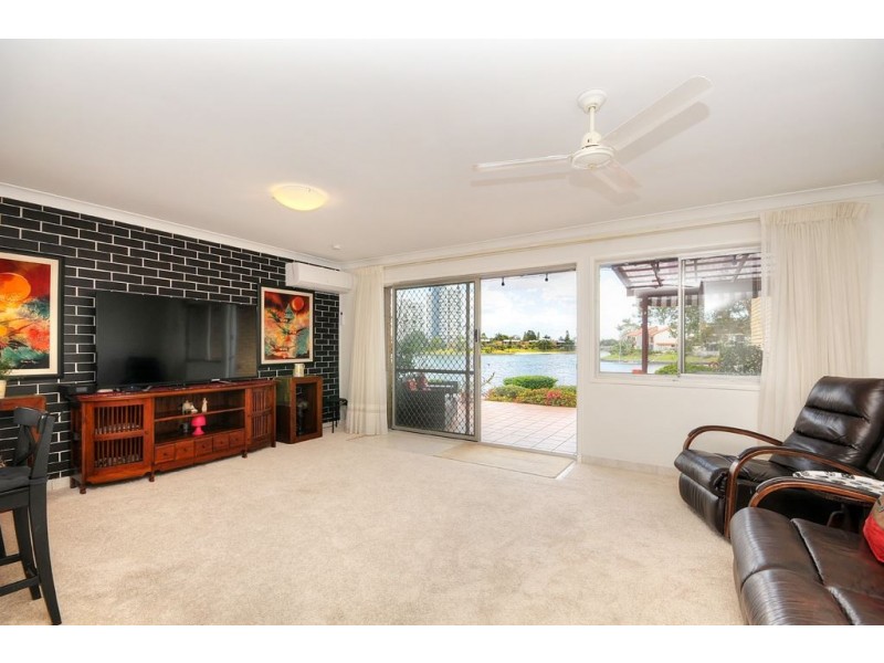 8/22 Aquila Court, Mermaid Waters QLD 4218