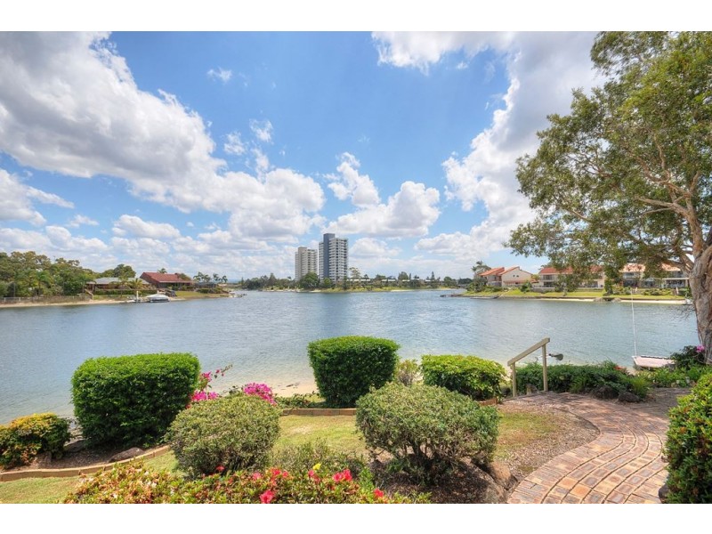 8/22 Aquila Court, Mermaid Waters QLD 4218
