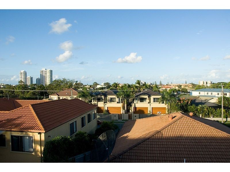 1/19 Waratah Avenue, Biggera Waters QLD 4216