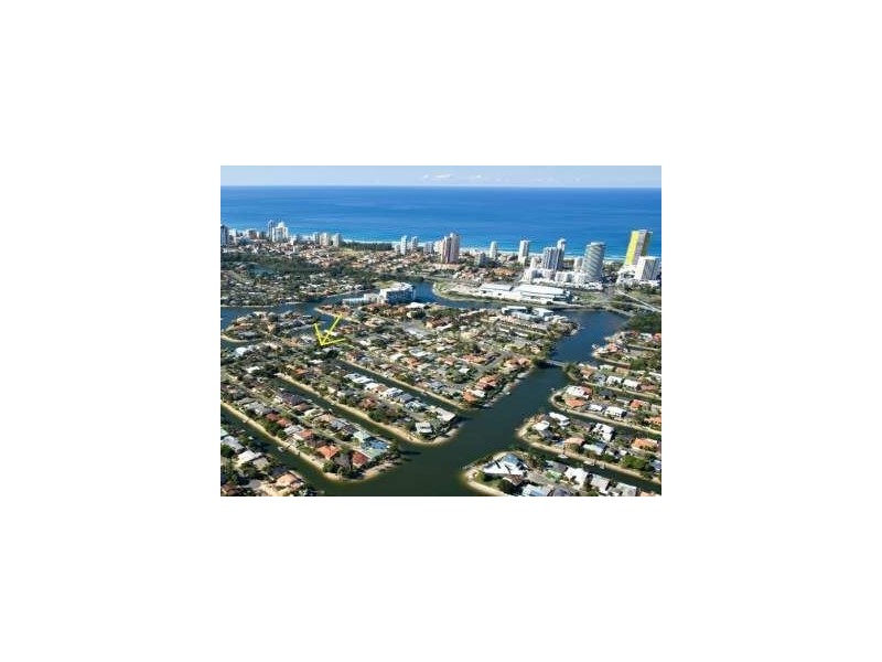36 T E Peters Drive, Broadbeach Waters QLD 4218