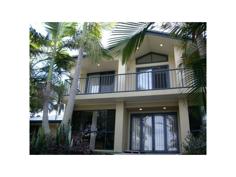 36 T E Peters Drive, Broadbeach Waters QLD 4218