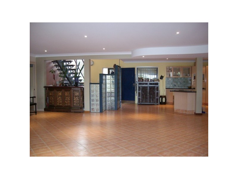 36 T E Peters Drive, Broadbeach Waters QLD 4218