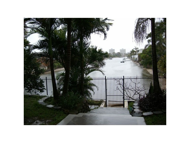 36 T E Peters Drive, Broadbeach Waters QLD 4218