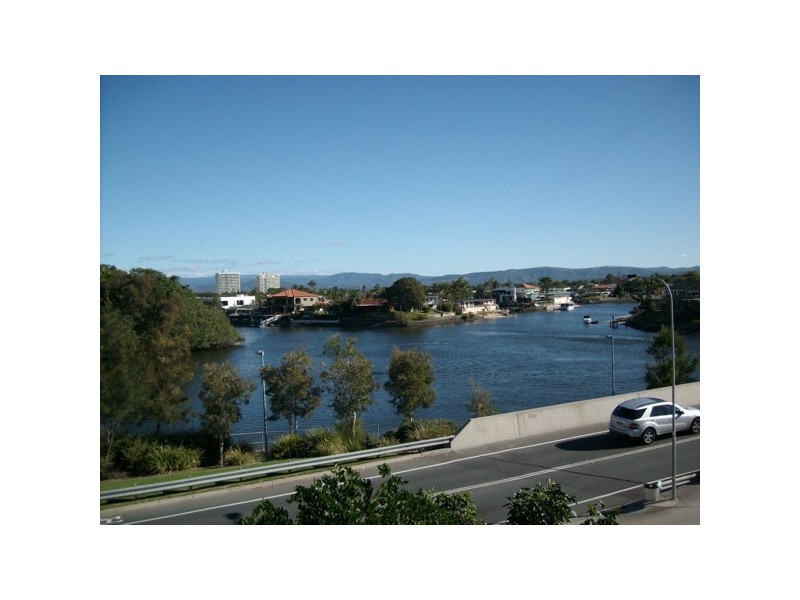 36 T E Peters Drive, Broadbeach Waters QLD 4218