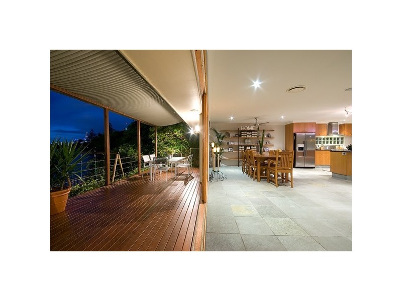 4 Beverley Crescent, Broadbeach Waters QLD 4218