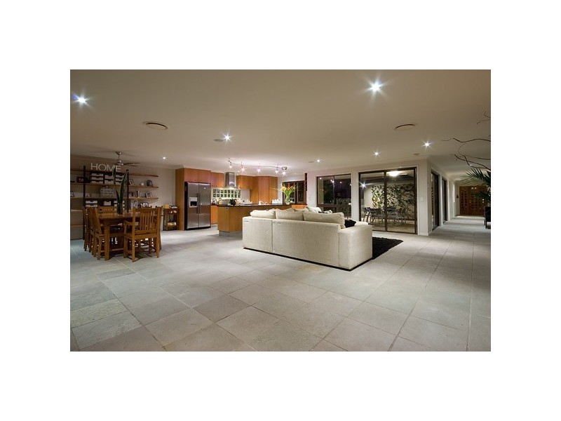 4 Beverley Crescent, Broadbeach Waters QLD 4218