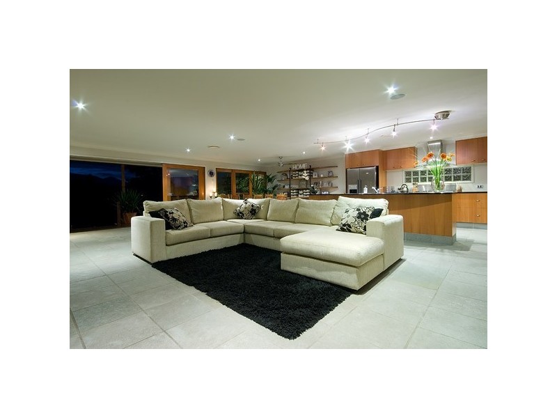 4 Beverley Crescent, Broadbeach Waters QLD 4218