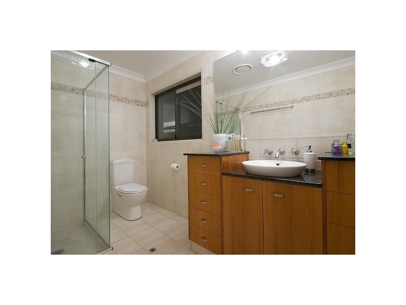 4 Beverley Crescent, Broadbeach Waters QLD 4218