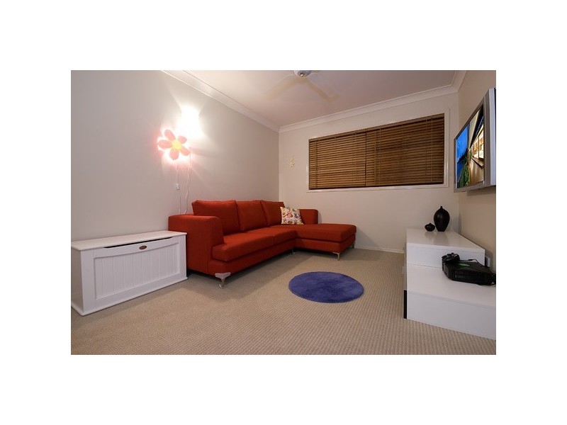 4 Beverley Crescent, Broadbeach Waters QLD 4218