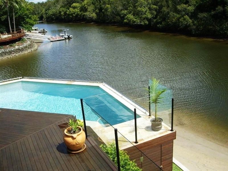 16 Monterey Court, Broadbeach Waters QLD 4218