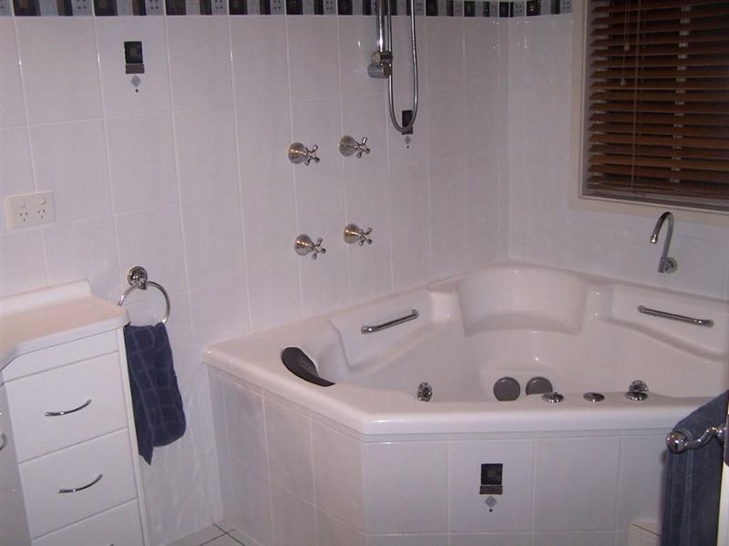 16 Monterey Court, Broadbeach Waters QLD 4218