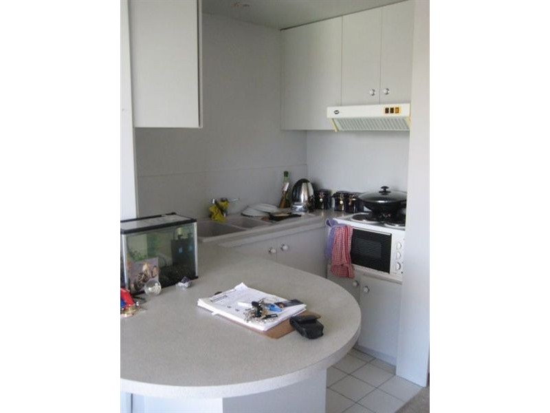 17/15 Weemala Street, Chevron Island QLD 4217