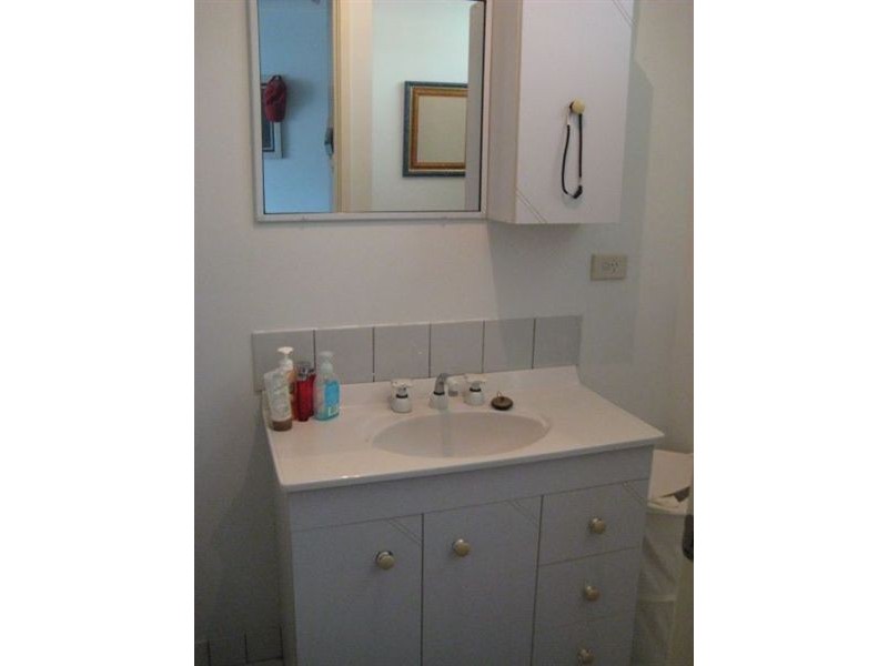 17/15 Weemala Street, Chevron Island QLD 4217