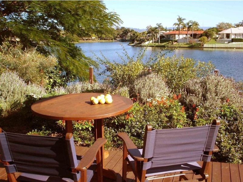 90 Wild Duck Drive, Mermaid Waters QLD 4218
