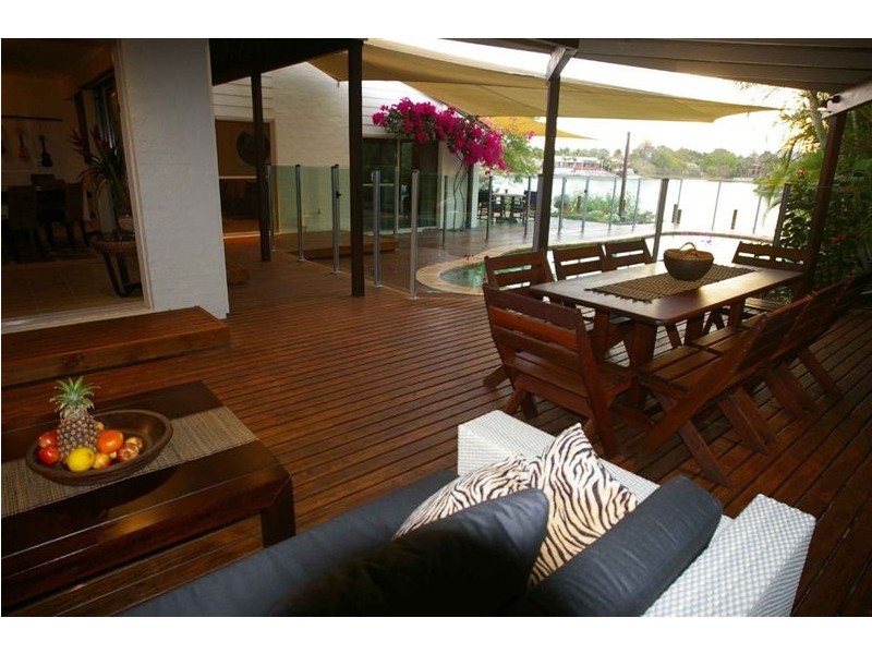90 Wild Duck Drive, Mermaid Waters QLD 4218
