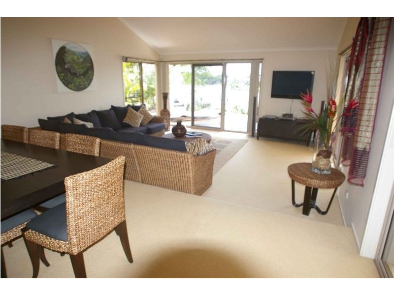 90 Wild Duck Drive, Mermaid Waters QLD 4218
