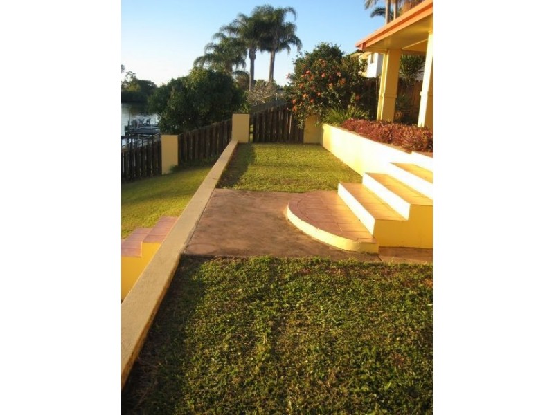 32 Claymore Crescent, Bundall QLD 4217