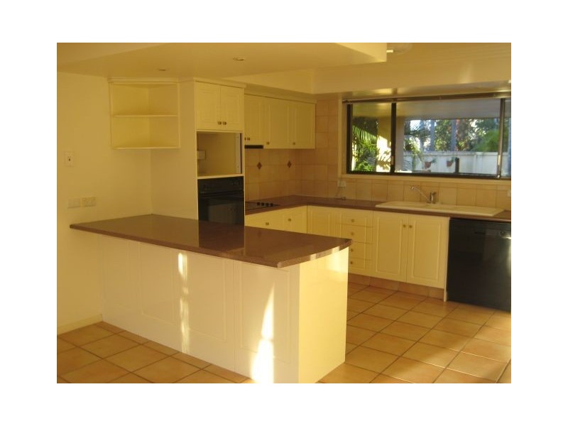 32 Claymore Crescent, Bundall QLD 4217