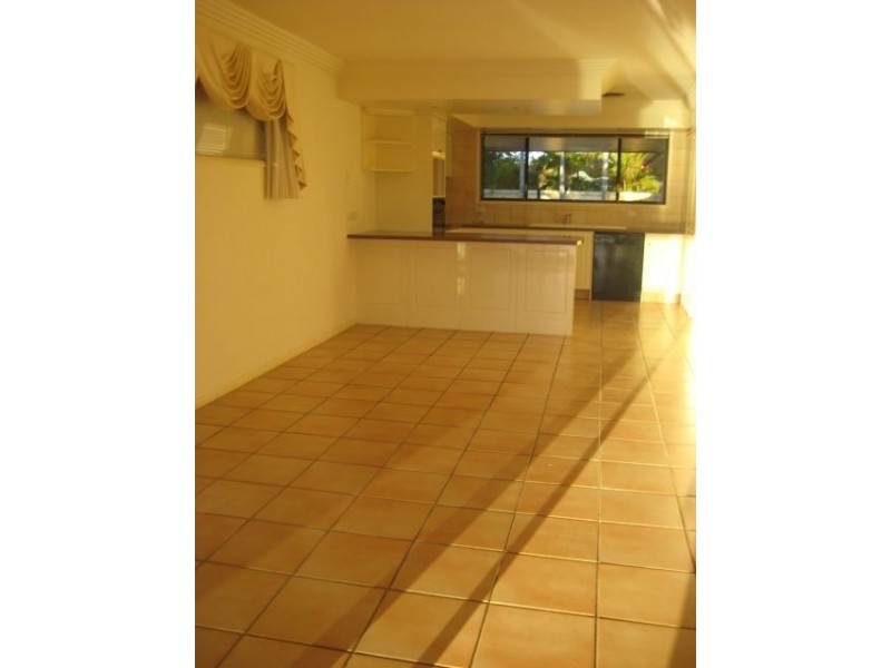 32 Claymore Crescent, Bundall QLD 4217