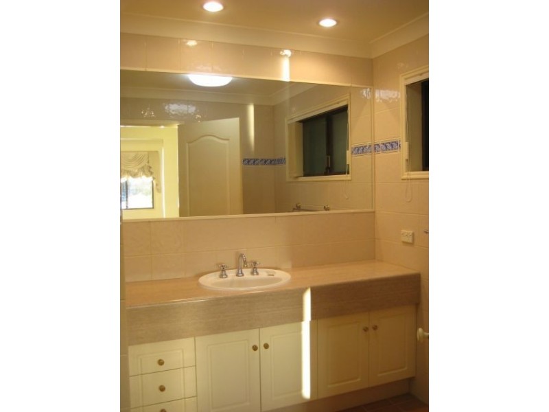 32 Claymore Crescent, Bundall QLD 4217