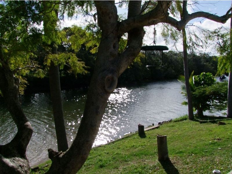 15 Costa Court, Broadbeach Waters QLD 4218