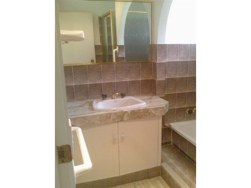 25 Weatherly Avenue, Mermaid Waters QLD 4218