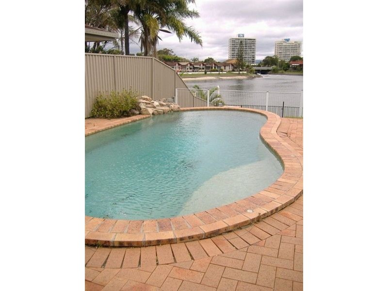 51 Sunshine Boulevard, Broadbeach Waters QLD 4218