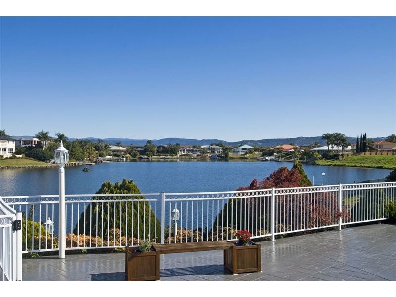 15 San Simeon Drive, Clear Island Waters QLD 4226
