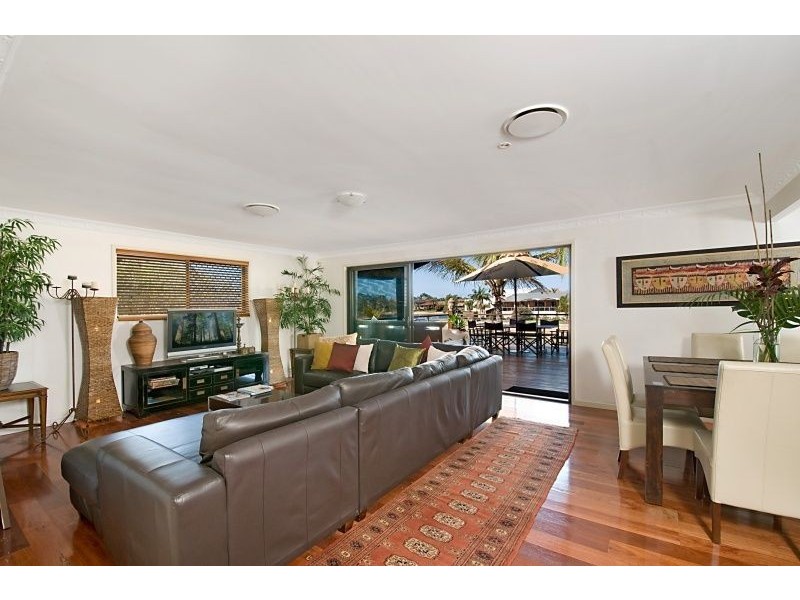 5 La France Court, Mermaid Waters QLD 4218