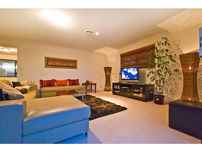 5 La France Court, Mermaid Waters QLD 4218