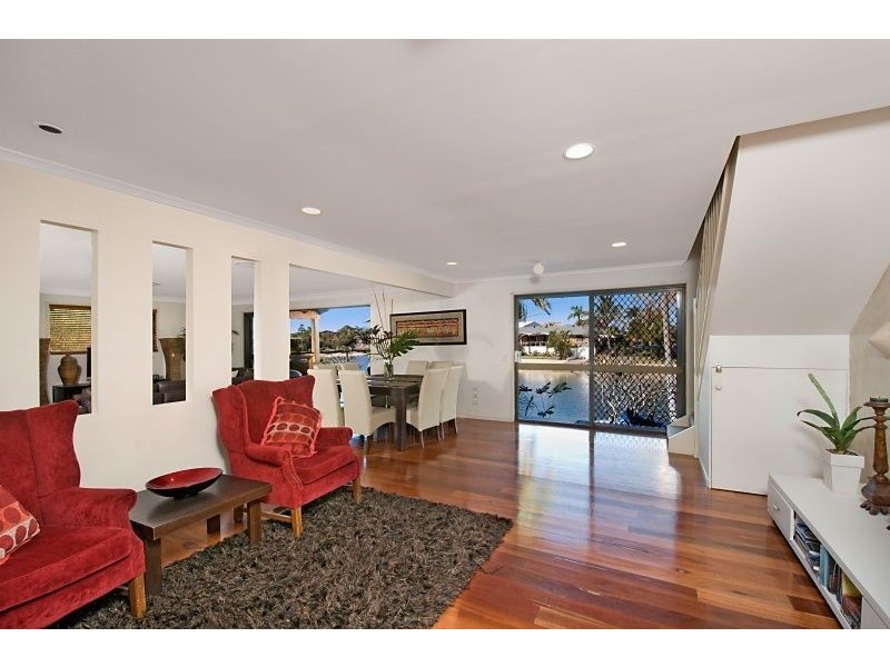 5 La France Court, Mermaid Waters QLD 4218