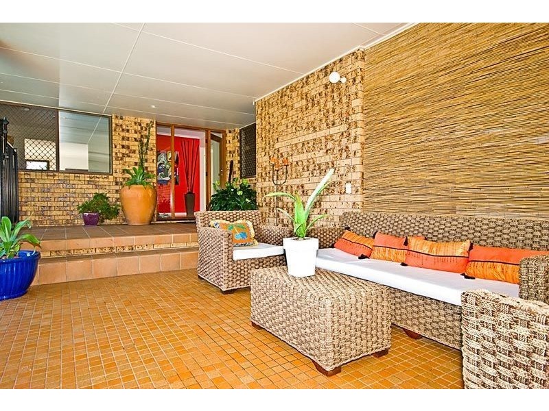 5 La France Court, Mermaid Waters QLD 4218