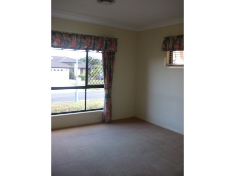 33 Straite Drive, Robina QLD 4226