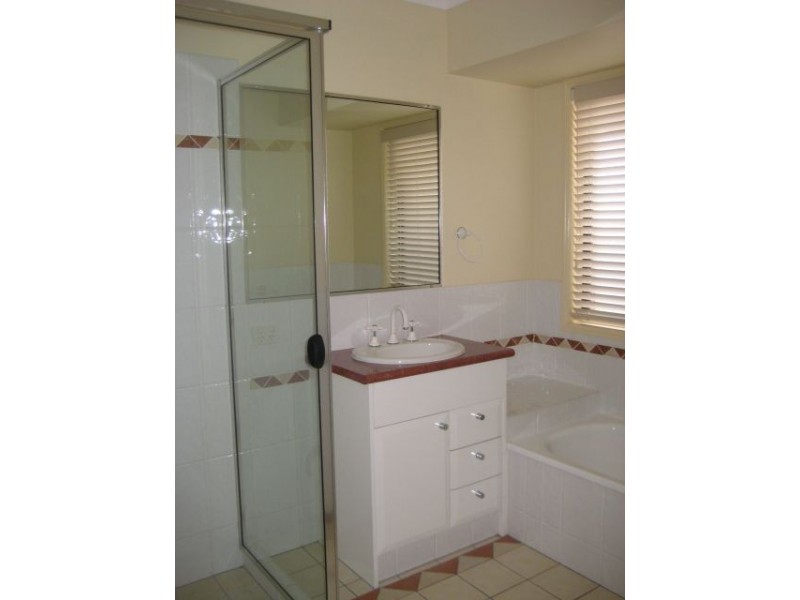 33 Straite Drive, Robina QLD 4226