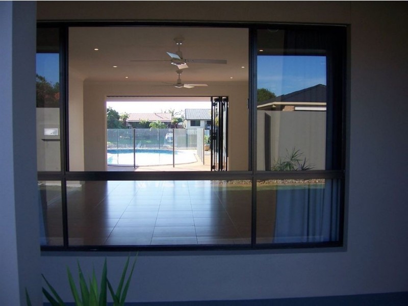 30 Port Drive, Mermaid Waters QLD 4218