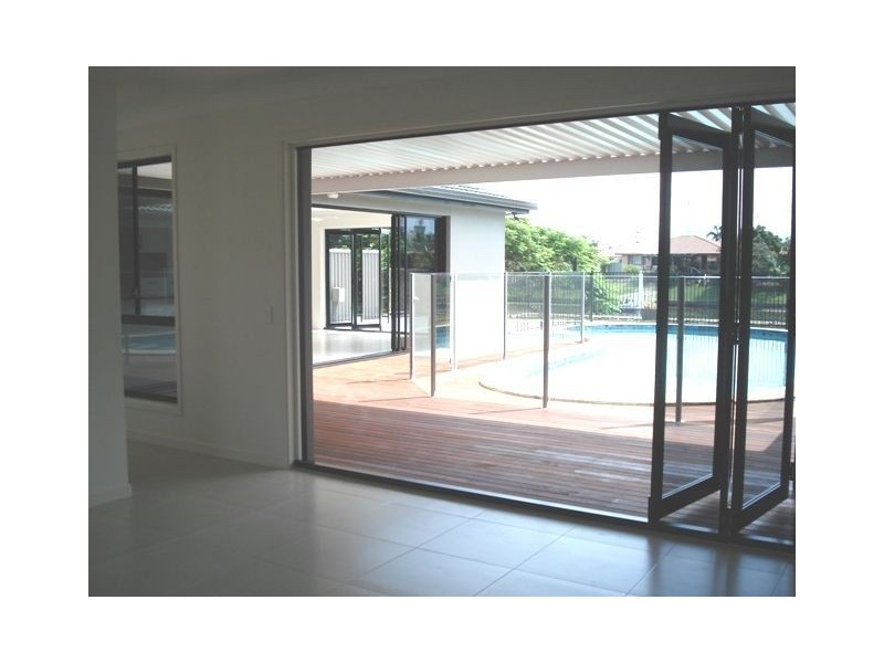 30 Port Drive, Mermaid Waters QLD 4218