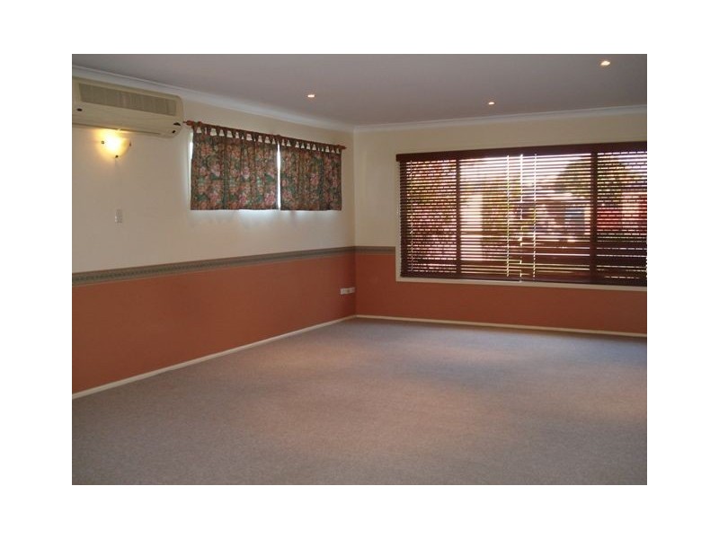 11 Chant Street, Broadbeach Waters QLD 4218