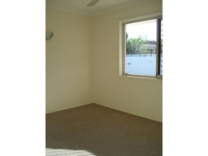 11 Chant Street, Broadbeach Waters QLD 4218