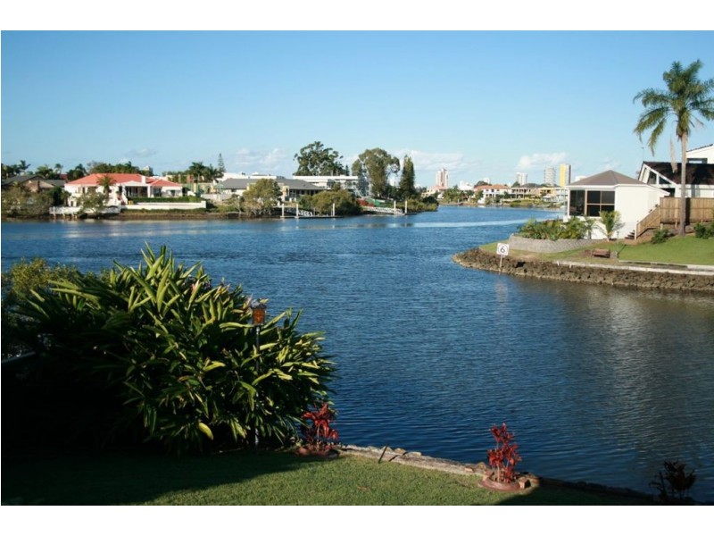 19 Conifer Crescent, Broadbeach Waters QLD 4218