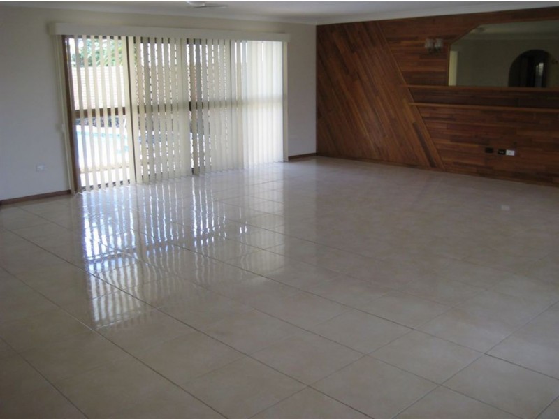 19 Conifer Crescent, Broadbeach Waters QLD 4218