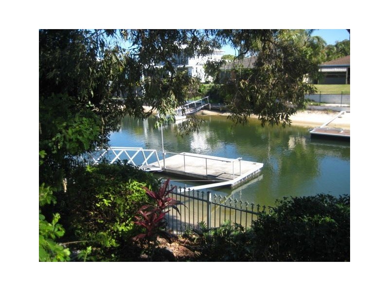 11 Lakeland Key, Broadbeach Waters QLD 4218
