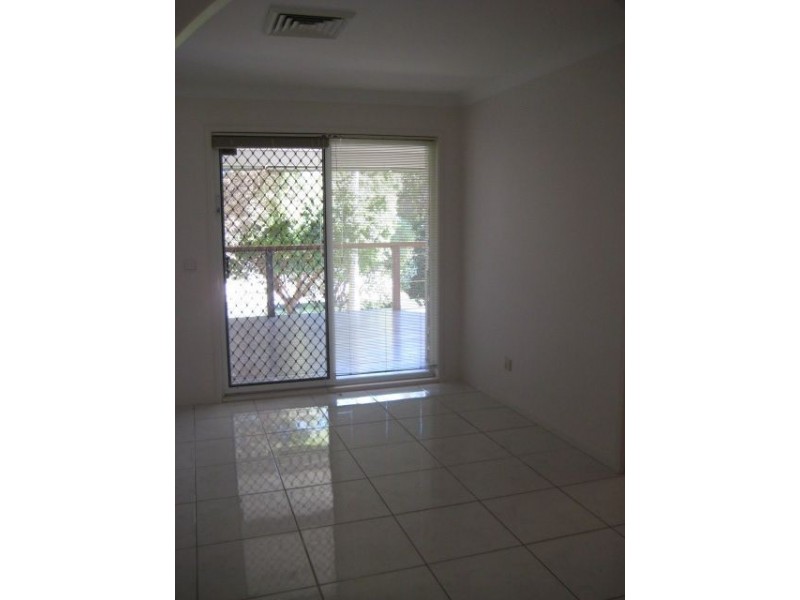 11 Lakeland Key, Broadbeach Waters QLD 4218