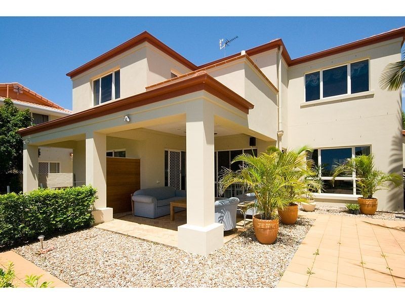 3 Meadowview Drive, Carrara QLD 4211