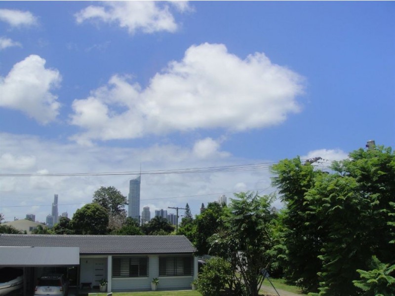 13 Naranga Avenue, Broadbeach Waters QLD 4218