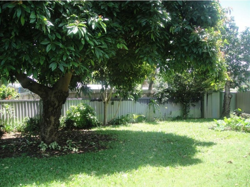 13 Naranga Avenue, Broadbeach Waters QLD 4218