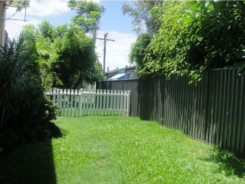 13 Naranga Avenue, Broadbeach Waters QLD 4218