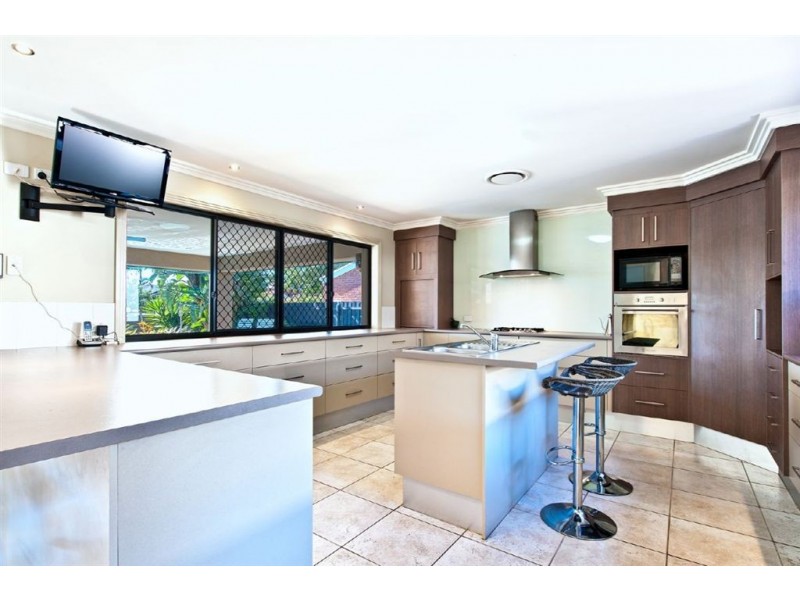 10 Saxonvale Terrace, Mermaid Waters QLD 4218