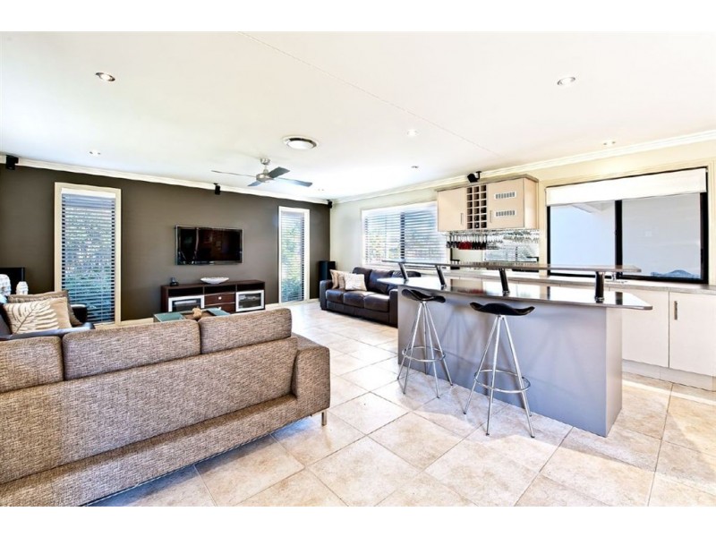 10 Saxonvale Terrace, Mermaid Waters QLD 4218