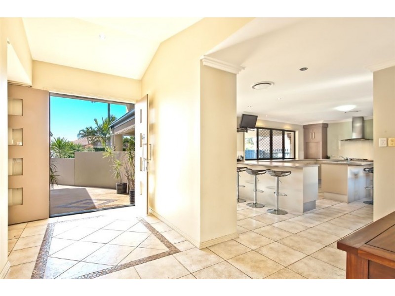 10 Saxonvale Terrace, Mermaid Waters QLD 4218