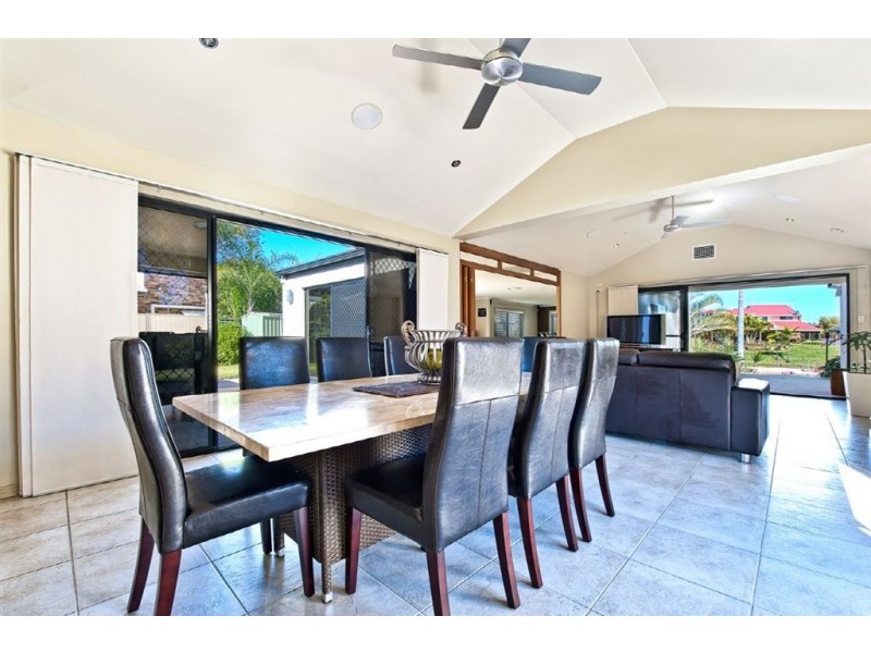 10 Saxonvale Terrace, Mermaid Waters QLD 4218